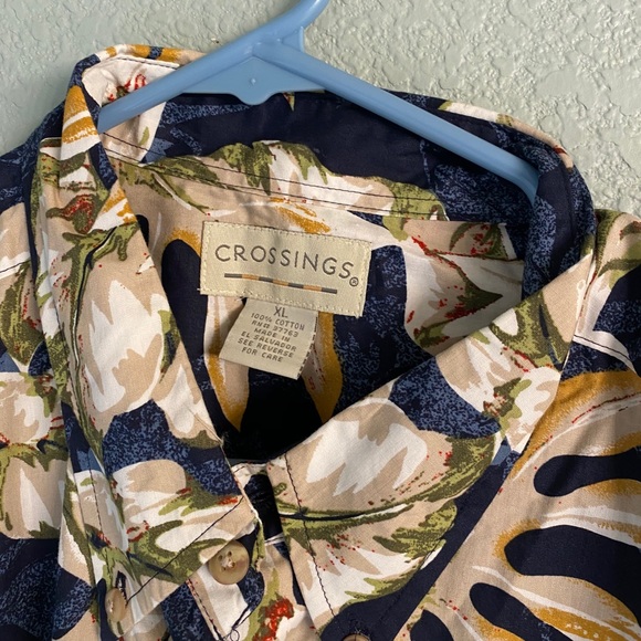 Hawaiian Shirt 🌺 - Picture 3 of 3